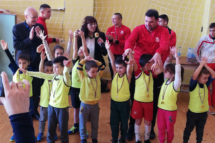 Деца от 7 градини се включиха в предколеден турнир „Аз обичам футбола“