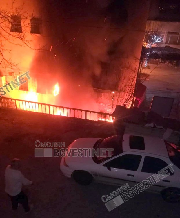 Късо съединение в лавка за дюнери подпали магазин в Смолян