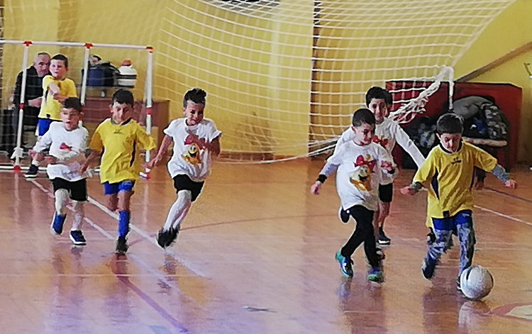 Деца от 7 градини се включиха в предколеден турнир „Аз обичам футбола“
