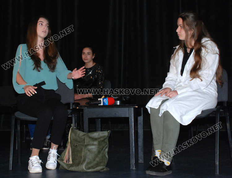 Премиера в Младежкия: „Прелестите на изневярата“