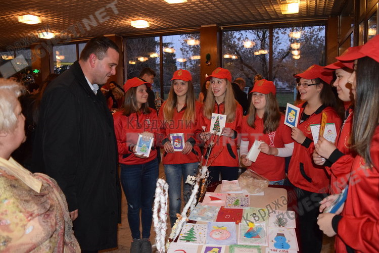 Започна Коледната благотворителна кампания под патронажа на областния управител