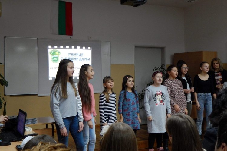 Даровити алековци получиха своите стипендии