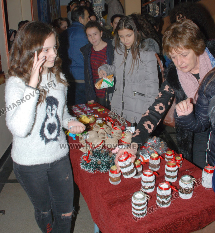 Ученичка от "Смирненски" организира благотворителен базар в подкрепа на деца