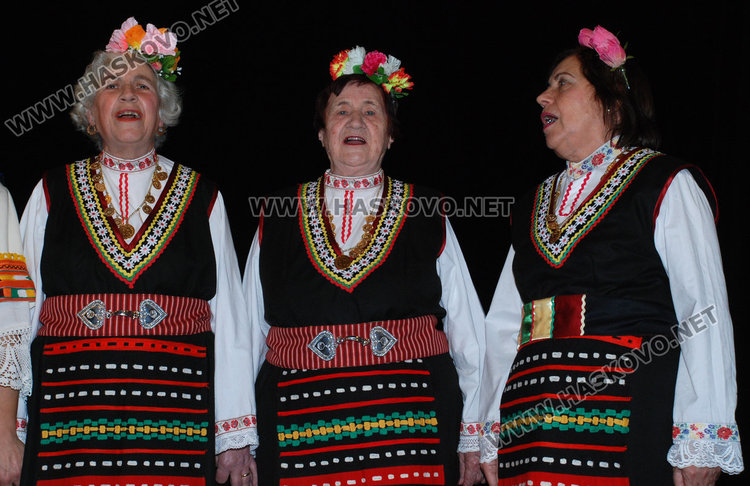 Ансамбъл „Китна Тракия“ с предколеден концерт в театъра