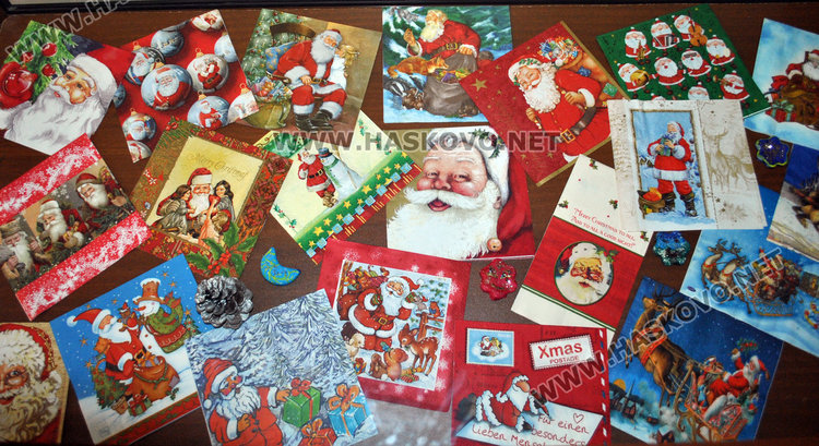 Второкласници с първа коледна салфетка за колекция 