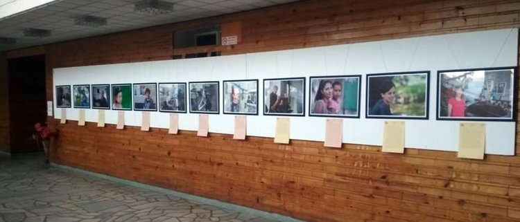 Изложбата разказва историите на български жени от пет региона на страната