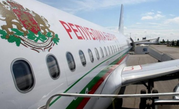 Самолет с членове на кабинета кацна аварийно във Виена