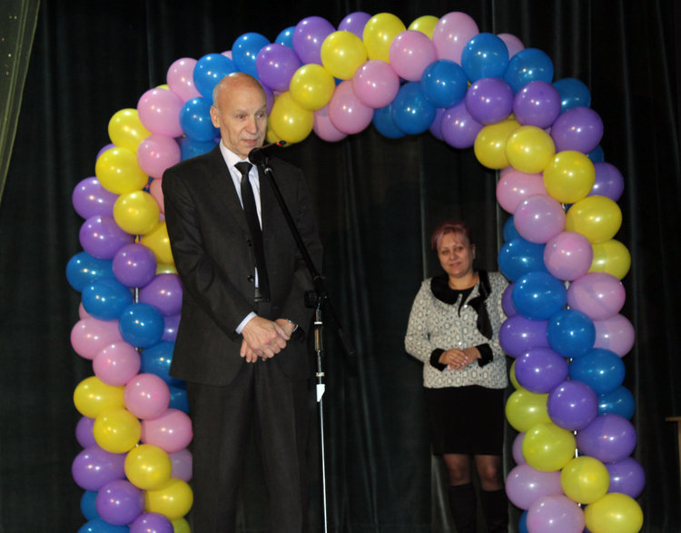 Децата от приемни семейства в Хасково получиха подаръци от Дядо Коледа