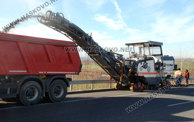 Магистрала Марица пак пропадна, полагат още 25 см асфалт