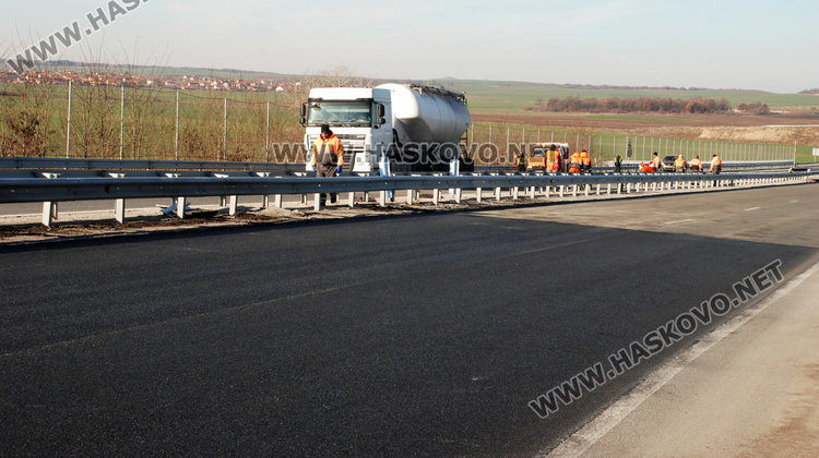 Магистрала Марица пак пропадна, полагат още 25 см асфалт