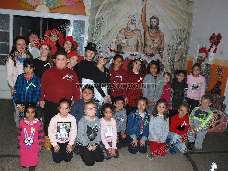 Училището в Конуш с базар за Ади и невероятна коледна украса