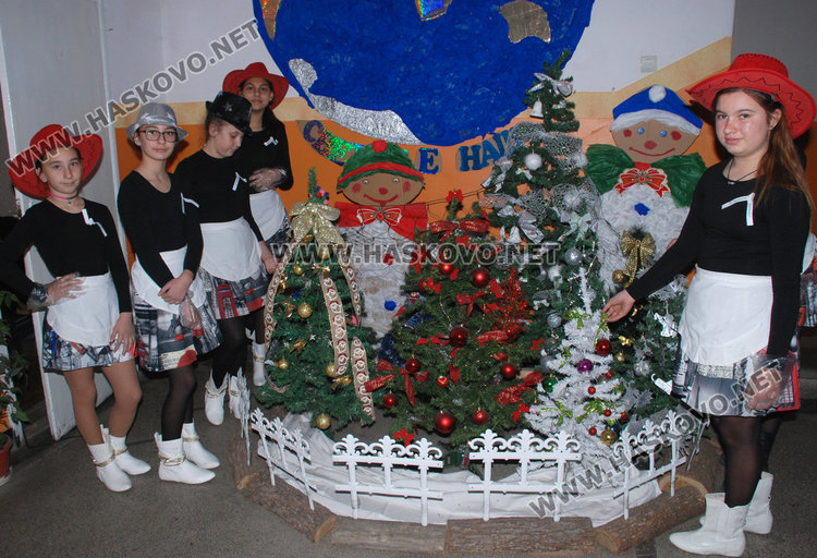 Училището в Конуш с базар за Ади и невероятна коледна украса