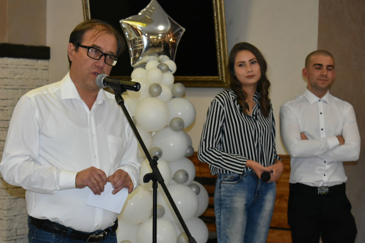 Благотворителен младежки бал „Бяла Коледа“ в подкрепа на Ева