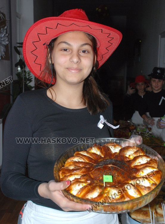 Училището в Конуш с базар за Ади и невероятна коледна украса