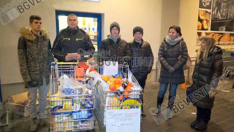 Миналата година учениците от професионалната гимназия също преди празниците зарадваха хора в затруднено положение