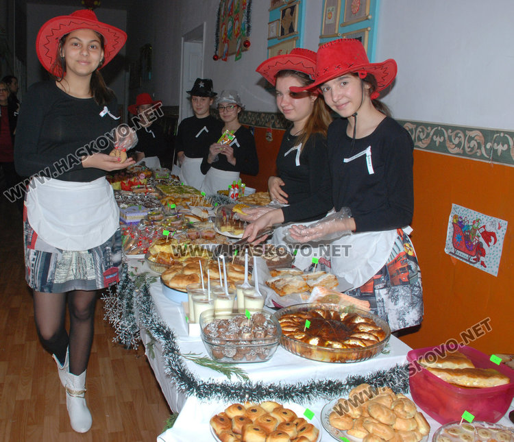 Училището в Конуш с базар за Ади и невероятна коледна украса