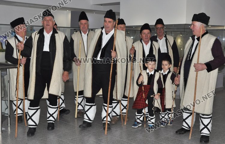 Най-малките участници откриха 3-тия Национален фестивал на коледната и новогодишната  песен в Хасково