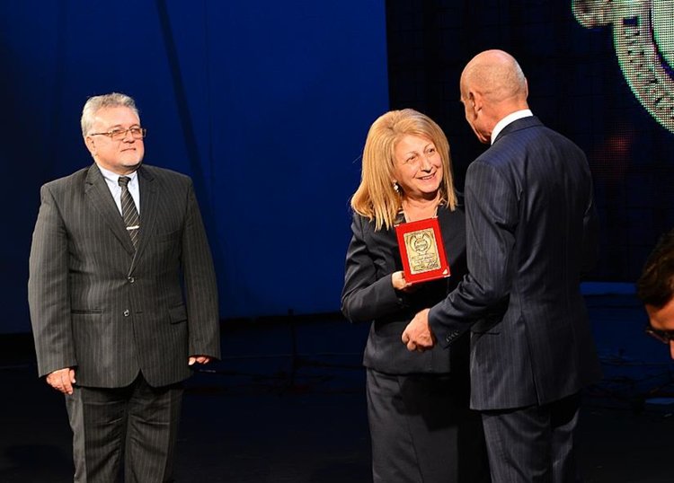 Адв.Маринова получава наградата от Висшия адвокатски съвет на тържествена церемония в София на 21 ноември т.г.