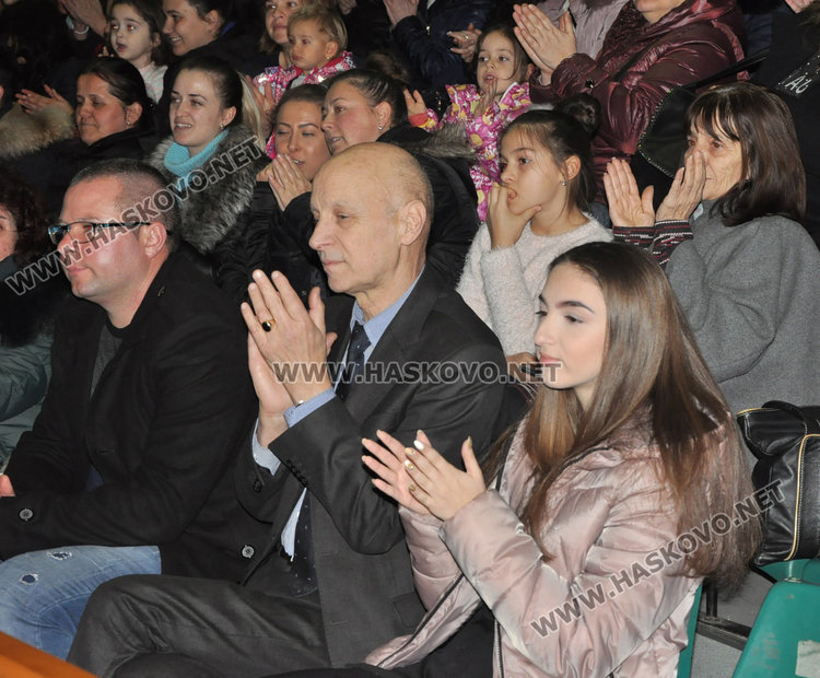 Благотворителният концерт за Ади събра стотици в зала „Дружба“