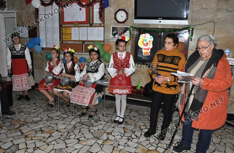 Стихове и песни със съпровод на тарамбуки веселиха старците в Кенана