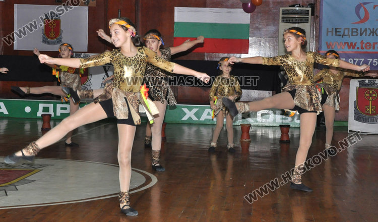 Благотворителният концерт за Ади събра стотици в зала „Дружба“