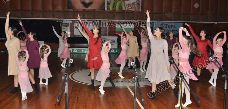 Благотворителният концерт за Ади събра стотици в зала „Дружба“