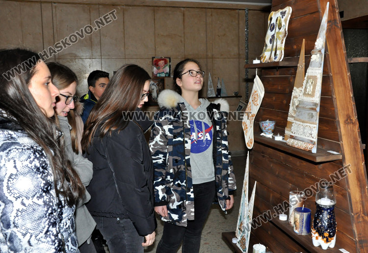 „Колорит“ превърна десетки стари чекмеджета в изкуство