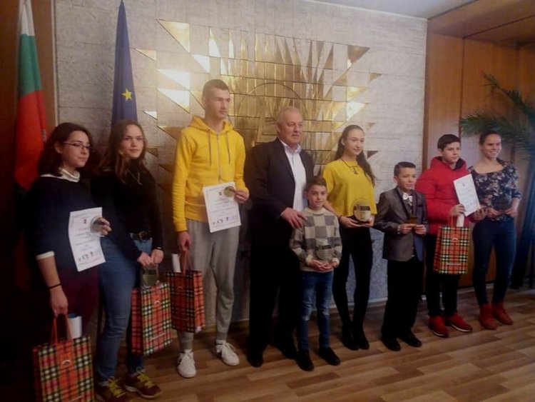 Община Смолян връчи наградите за спортист и треньор на годината, излъчиха и победителя на гражданите