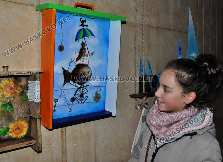 „Колорит“ превърна десетки стари чекмеджета в изкуство