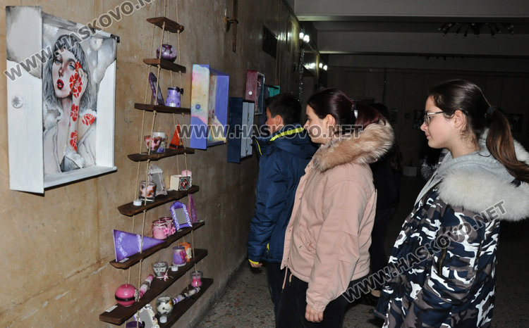 „Колорит“ превърна десетки стари чекмеджета в изкуство