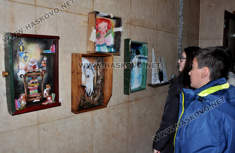 „Колорит“ превърна десетки стари чекмеджета в изкуство