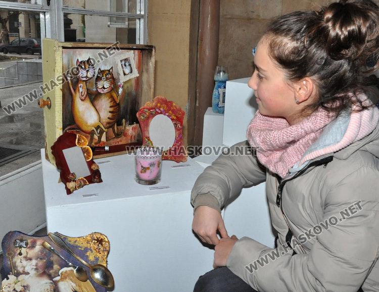 „Колорит“ превърна десетки стари чекмеджета в изкуство