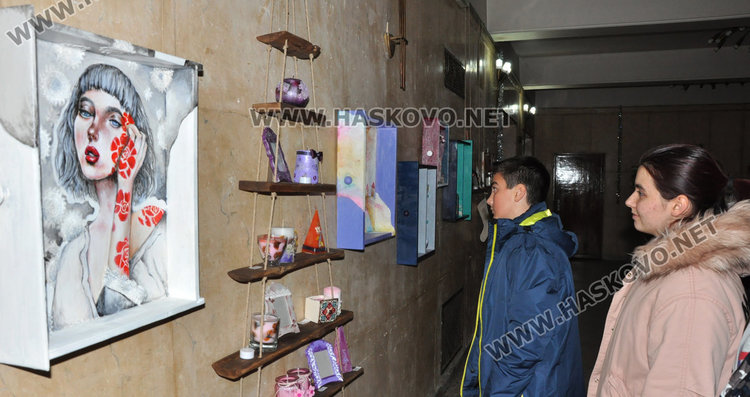 „Колорит“ превърна десетки стари чекмеджета в изкуство