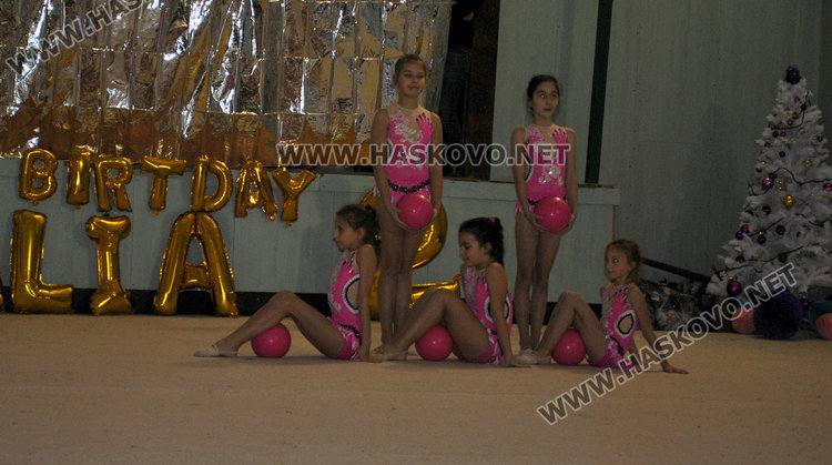 Гимнастичките на „Калия“ празнуваха рожден ден и Коледа