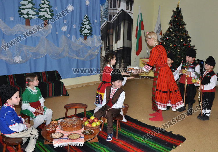 Фестивал „Коледарче“ се проведе за първи път в градина „Слънце“