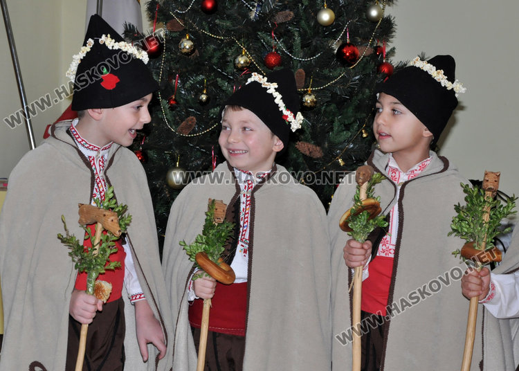 Фестивал „Коледарче“ се проведе за първи път в градина „Слънце“