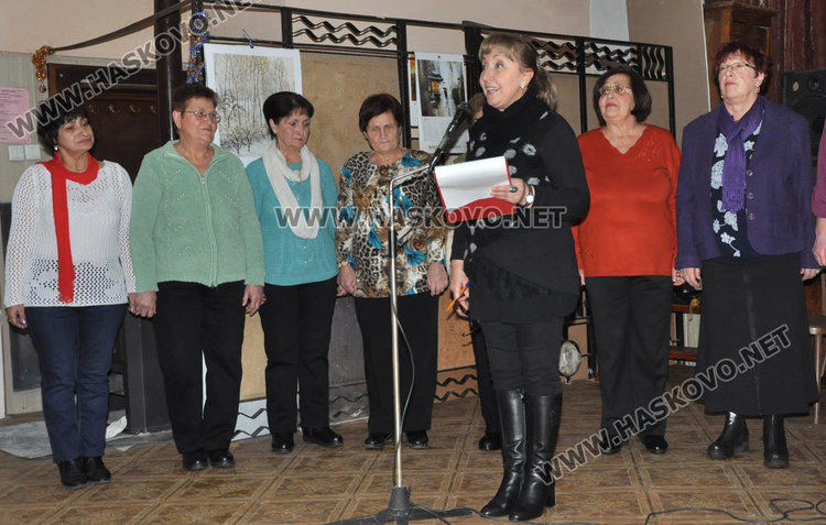 Коледни песни и пенсионерски каламбури в читалище “Златаров”