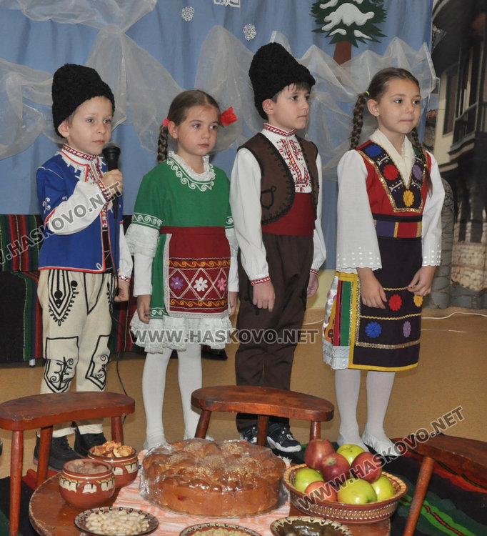 Фестивал „Коледарче“ се проведе за първи път в градина „Слънце“