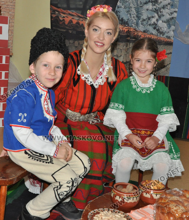 Фестивал „Коледарче“ се проведе за първи път в градина „Слънце“