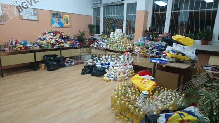 Стотици пакети с храни събраха за нуждаещи се учениците от Професионална гимназия в Смолян