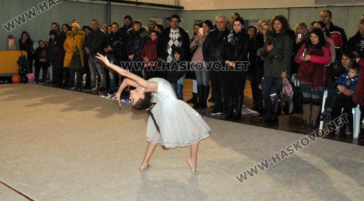 Гимнастичките на „Калия“ празнуваха рожден ден и Коледа