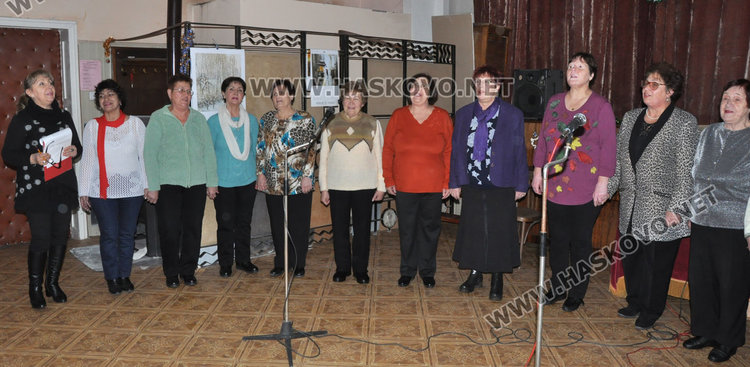 Коледни песни и пенсионерски каламбури в читалище “Златаров”