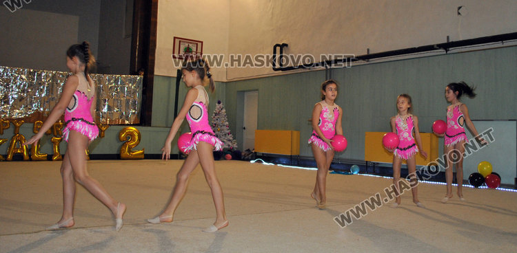 Гимнастичките на „Калия“ празнуваха рожден ден и Коледа