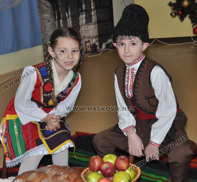 Фестивал „Коледарче“ се проведе за първи път в градина „Слънце“