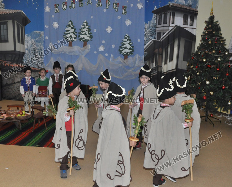 Фестивал „Коледарче“ се проведе за първи път в градина „Слънце“