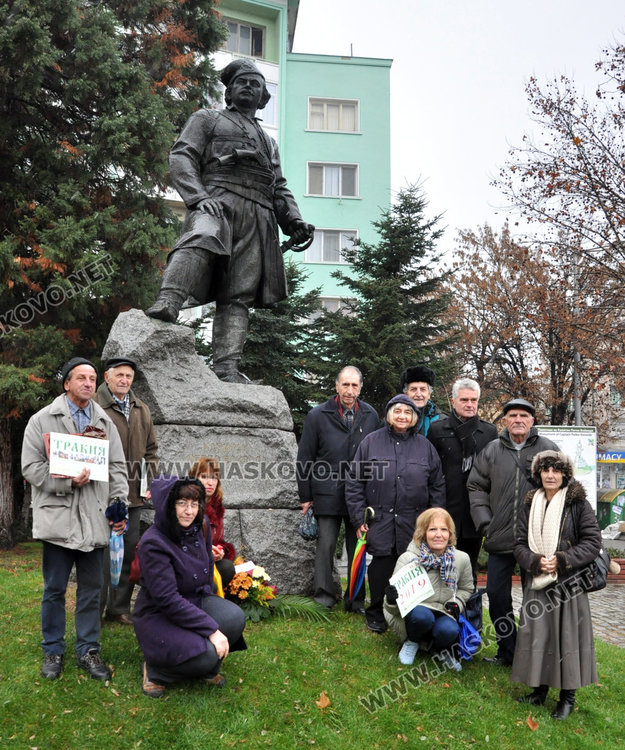 С поклон пред паметника на Капитан Петко тракийци отбелязаха 174 години от рождението му 