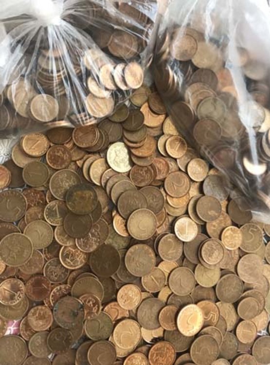 Общински съветник с нетрадиционно дарение, отделял дребни монети за помощ