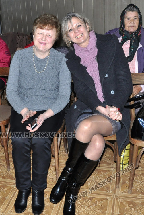 Коледни песни и пенсионерски каламбури в читалище “Златаров”