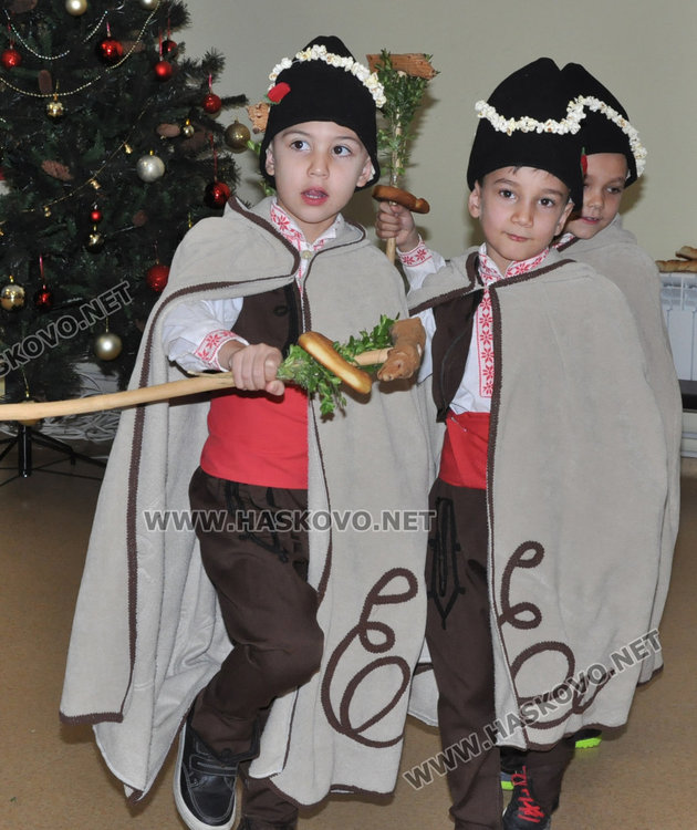 Фестивал „Коледарче“ се проведе за първи път в градина „Слънце“