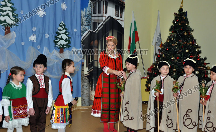 Фестивал „Коледарче“ се проведе за първи път в градина „Слънце“